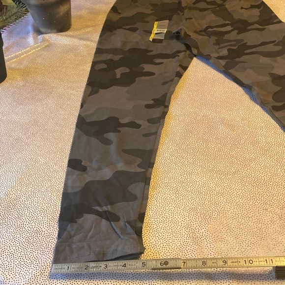 No Boundaries Gray Camouflage Ankle Leggings Women's Size L - Picture 8 of 11